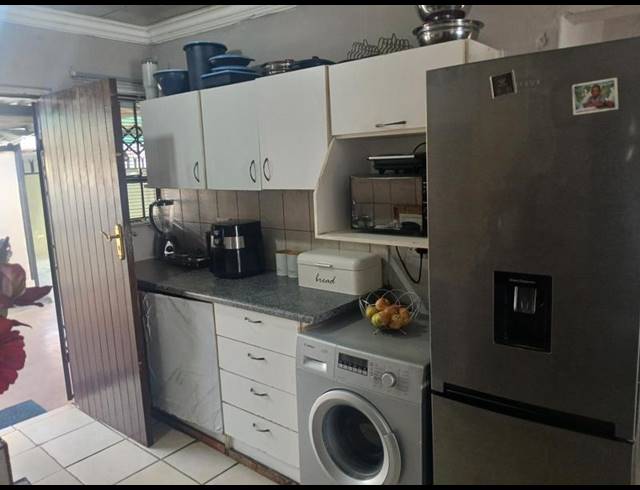 2 BEDROOM HOUSE FOR SALE IN KARENPARK
